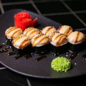 Запеченный тунец с крабом