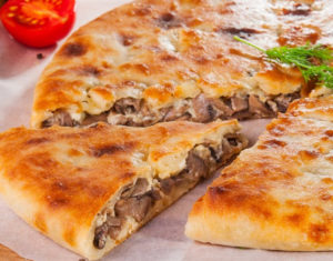 Пирог с курицей грибами и сыром